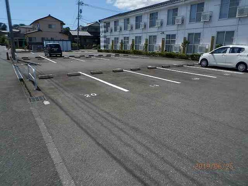 レオパレスサニーコート水落 駐車場