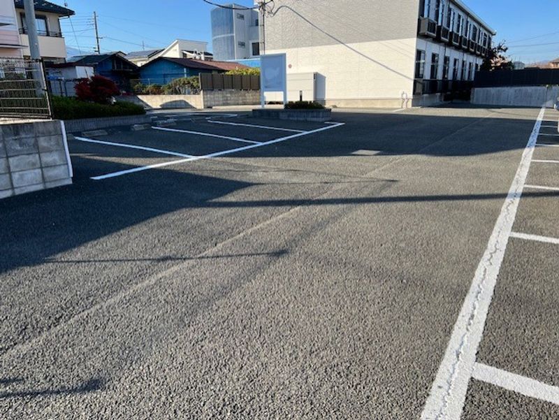 レオパレスチェリーナハウス 駐車場