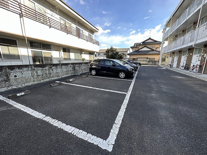 レオパレスグランエスポワール 駐車場