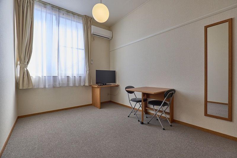 レオパレスリッチ２１リッチ 居間