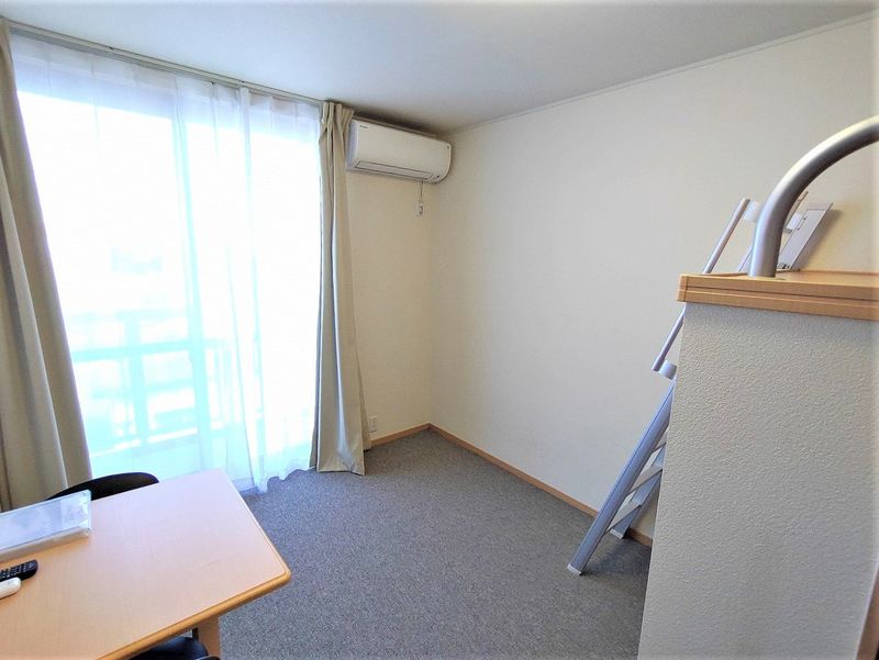 レオパレスヒルズハイネ 居間