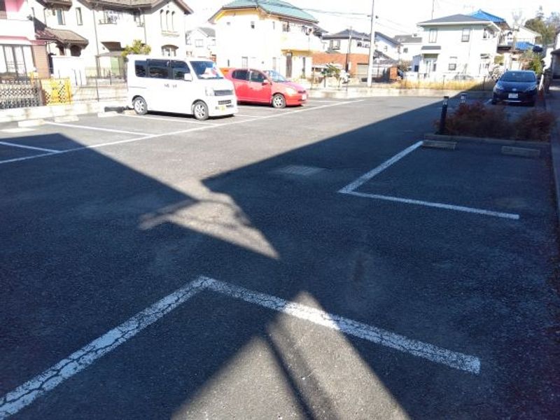 レオパレスシャルマン 駐車場