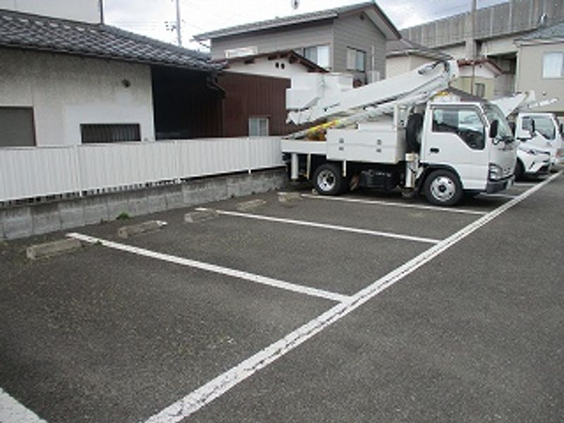 レオパレスはいらいん鴻巣 駐車場