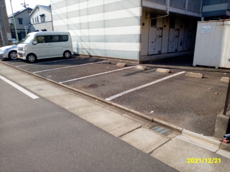 レオパレス藤久ハイツ 駐車場
