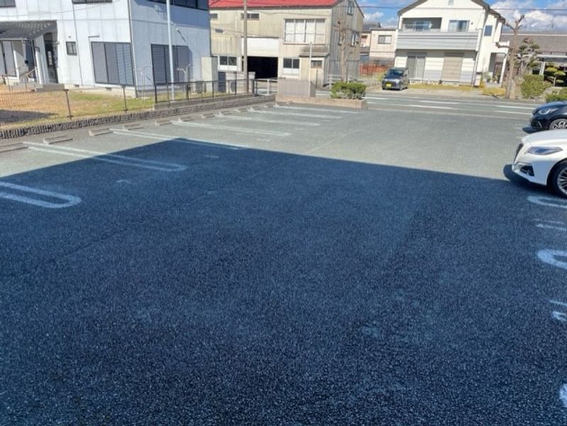 レオパレスＰＬＵＭＳ 駐車場
