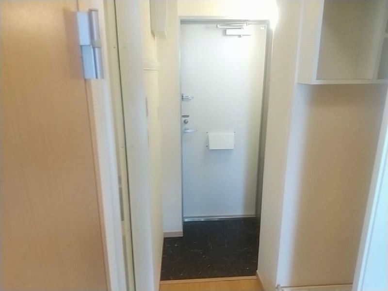 レオパレス彩 玄関