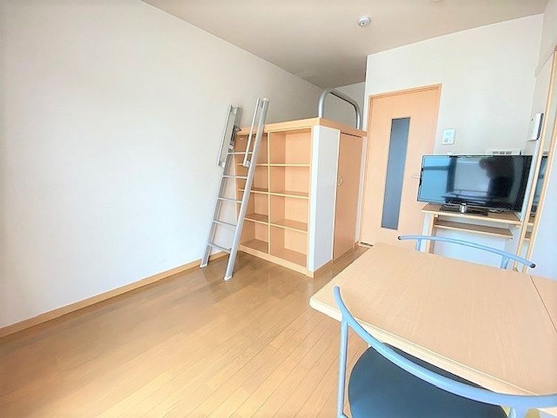 レオパレス吉原 居間