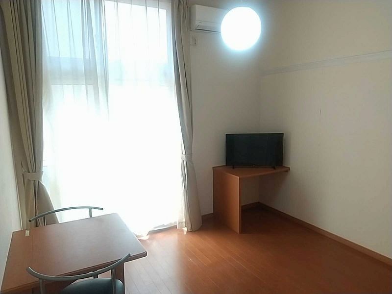 レオパレスサニーサイドＬ 居間