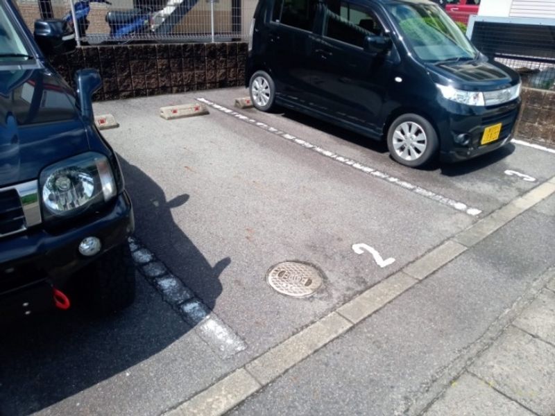 レオパレスコロモ 駐車場