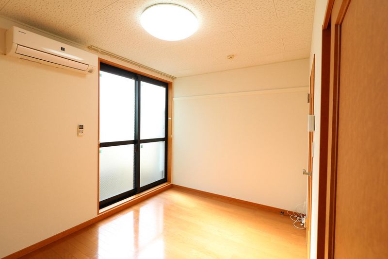 レオパレス西陣 居間