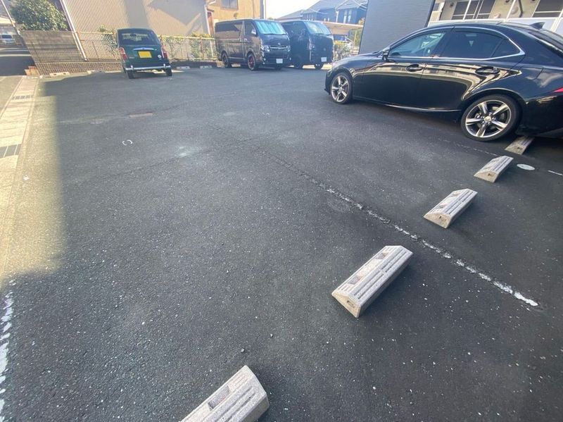 レオパレスエスポ牛川通Ⅲ 駐車場