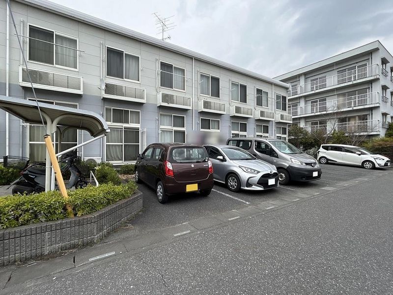 レオパレスサニーホームズ 駐車場
