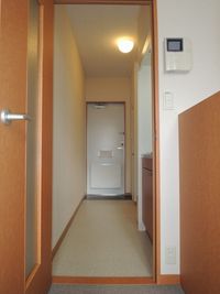 レオパレス鉢の木館 玄関