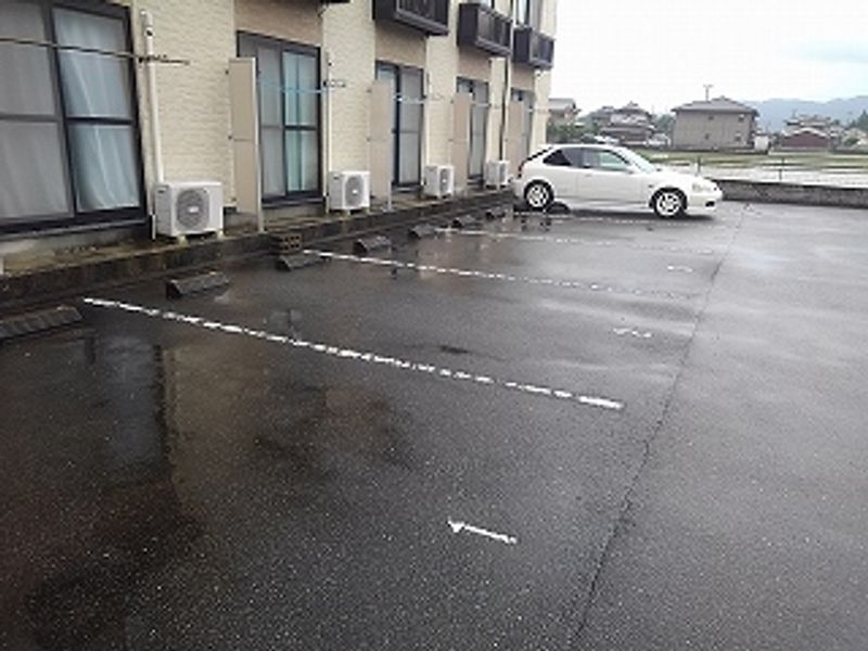 レオパレスくらのまち 駐車場