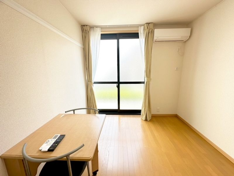 レオパレスルチェンテ 居間