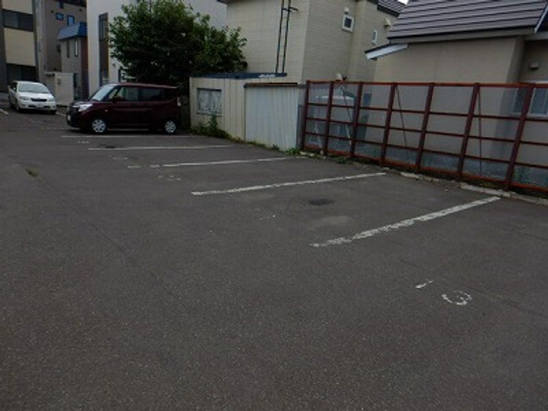 レオパレスＫＡＺＵ 駐車場