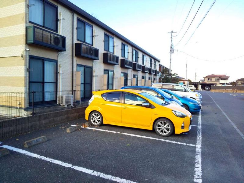 レオネクストビィグラッドⅢ 駐車場
