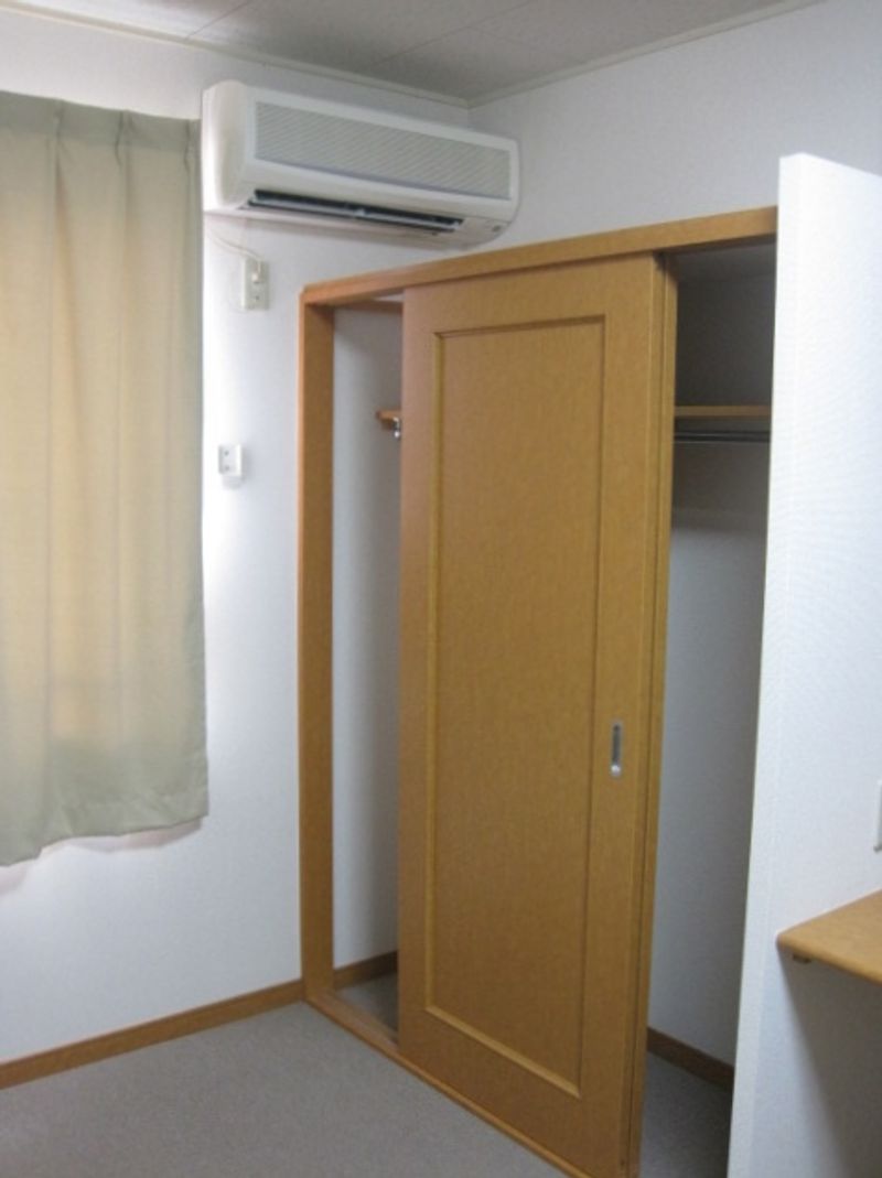 レオパレス伏見 収納