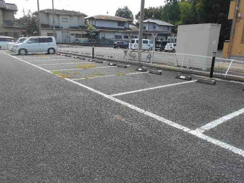 レオパレスカノープス 駐車場