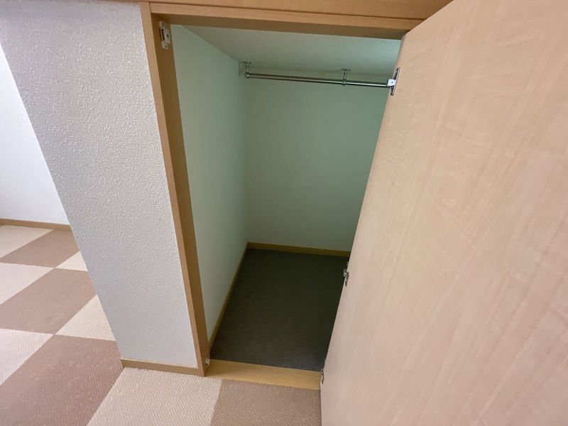 レオパレスピアット 収納