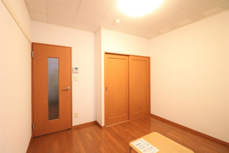 レオパレス宝ヶ池 居間