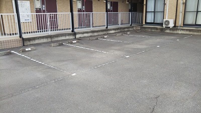 レオパレスコンドリーザ 駐車場