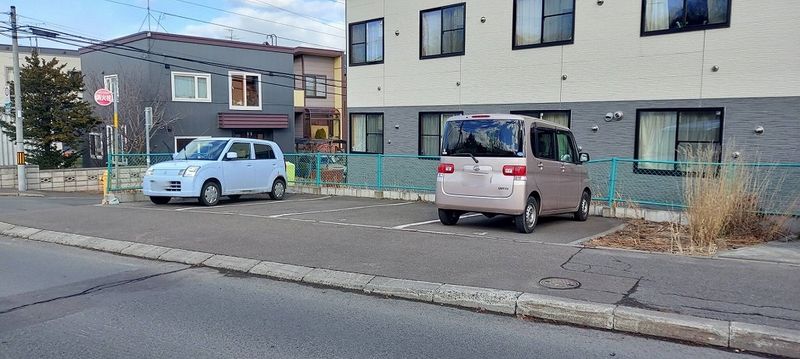 レオパレスシャルマン 駐車場