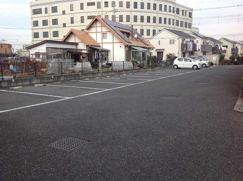 レオパレスＴＡＫＡＫＩ 駐車場