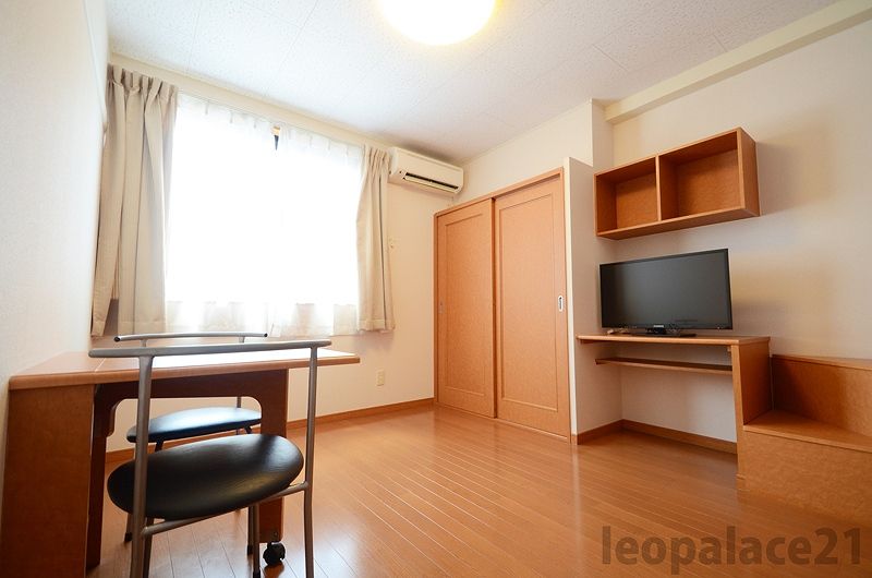 レオパレスフローリッシュⅡ 居間