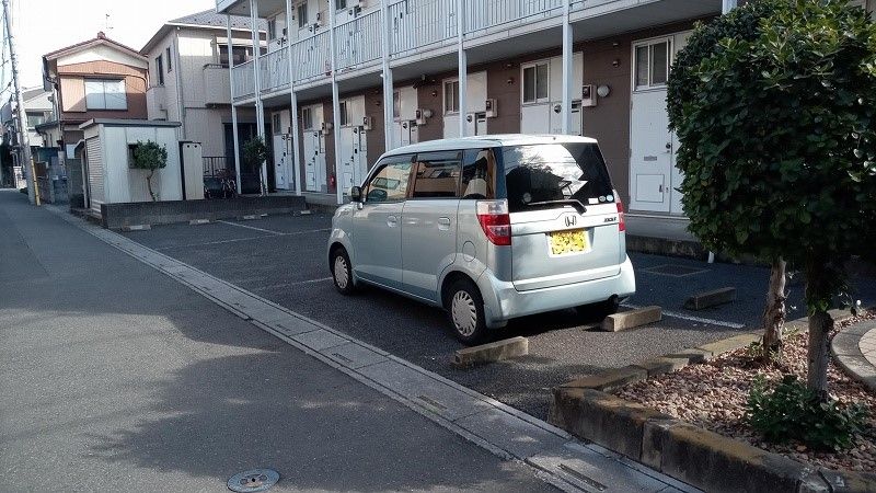 レオパレスファーレ・カサハラ 駐車場