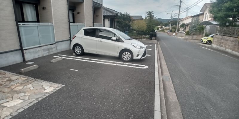 レオネクストウラノス 駐車場
