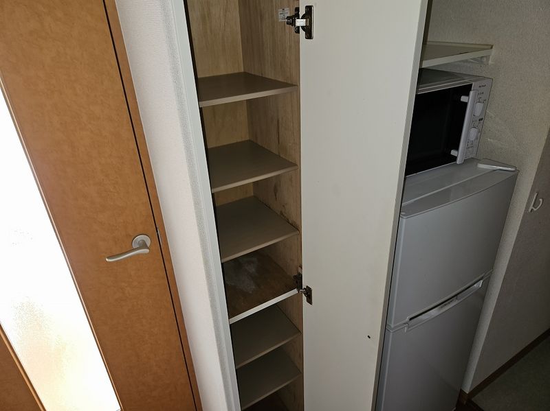 レオパレスアルプル 玄関