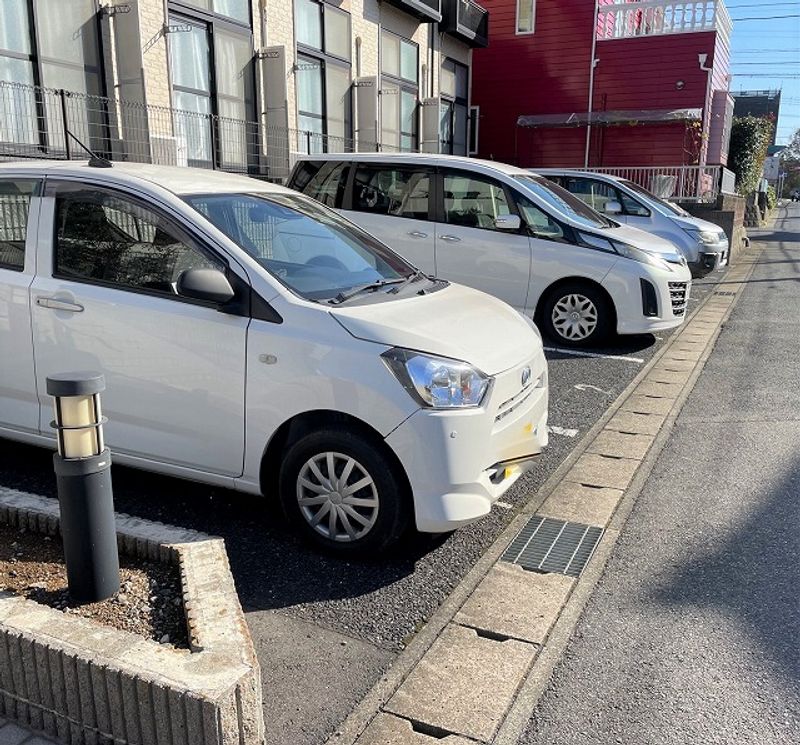 レオパレスワールド中和倉 駐車場