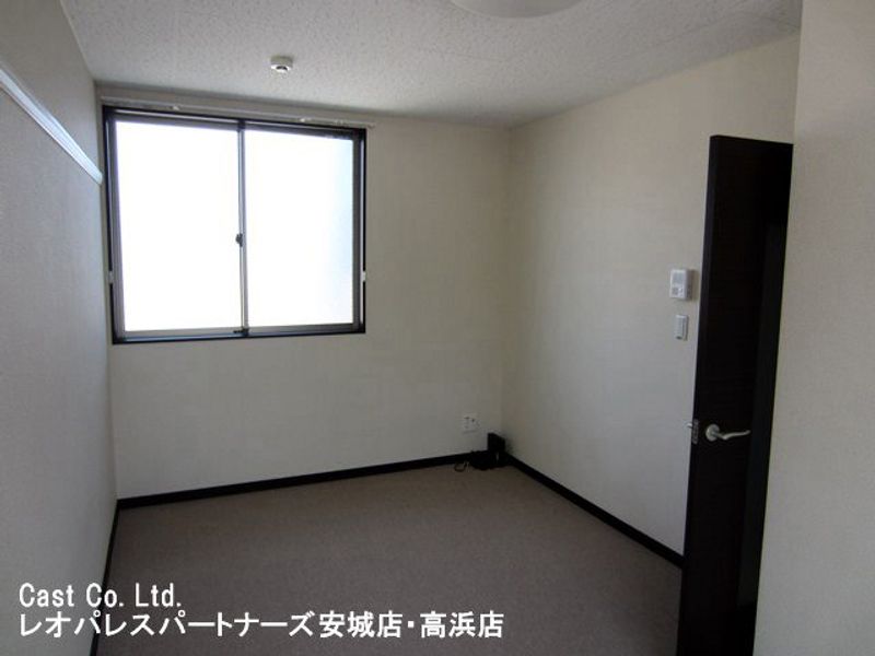 レオネクスト北明治 居間