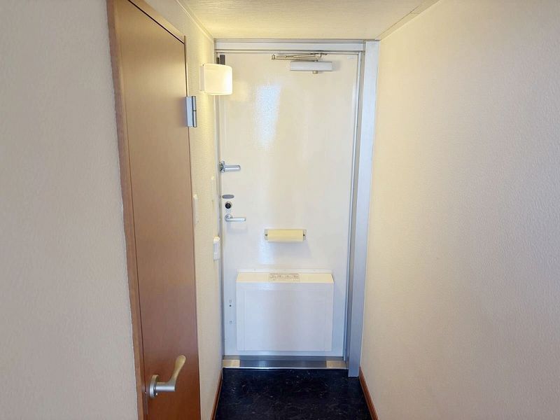 レオパレスバンビーナ 玄関