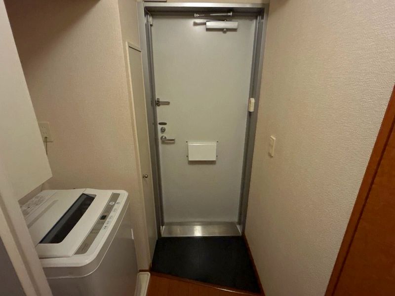 レオパレスサンチェリー 玄関