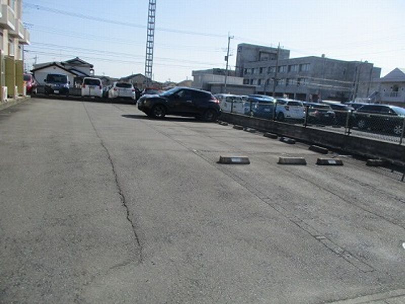 レオパレスＥ・Ｇ 駐車場