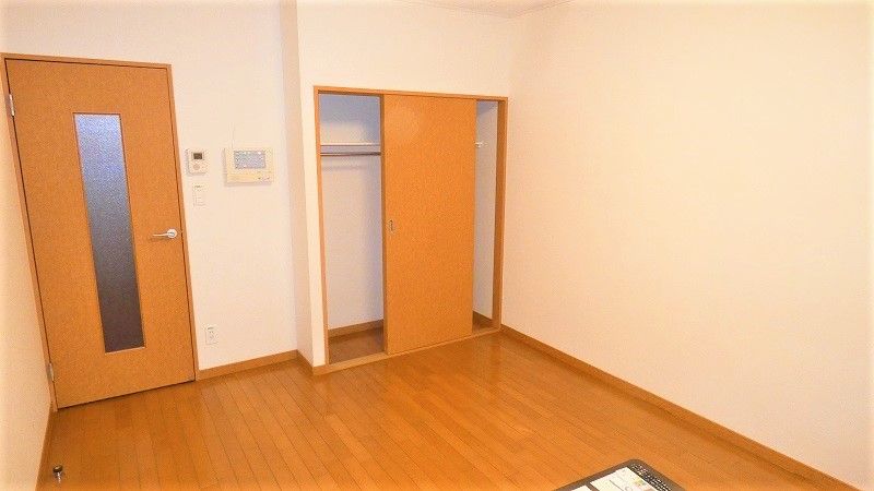 レオパレス泉の森 居間