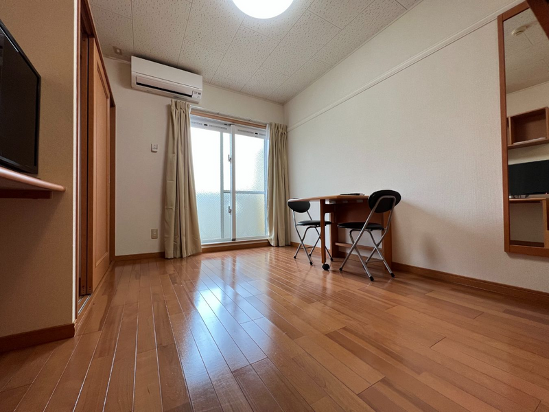 レオパレスあがいはな 居間