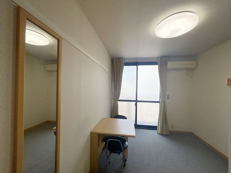 レオパレスクローバー 居間