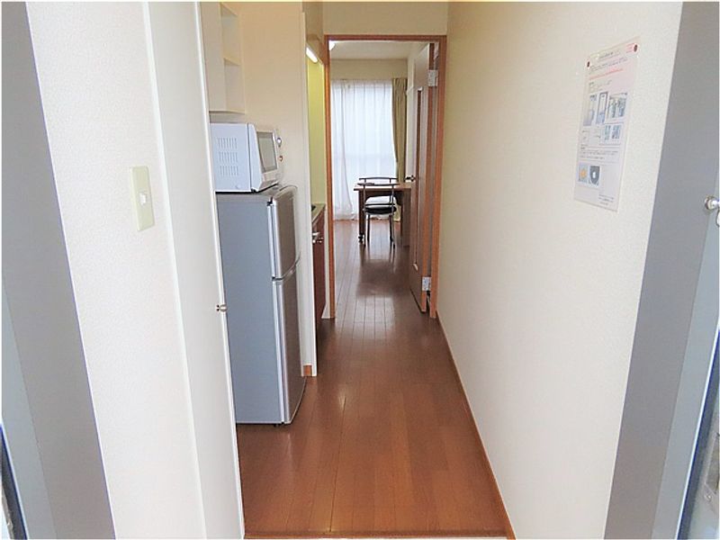 レオパレスサンクレスト 玄関