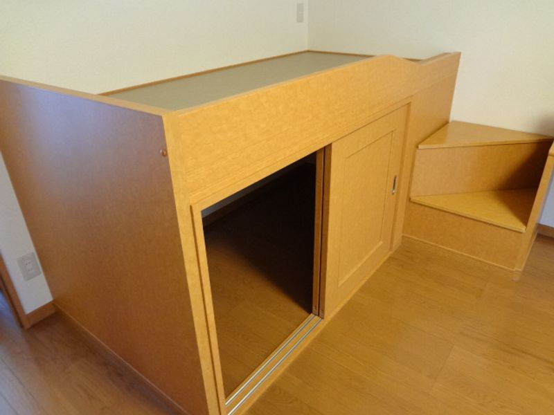 レオパレスクレストール２５ 収納