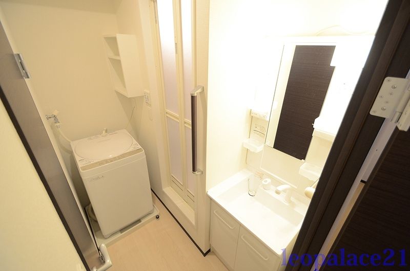 CLEINO La Luce Washroom