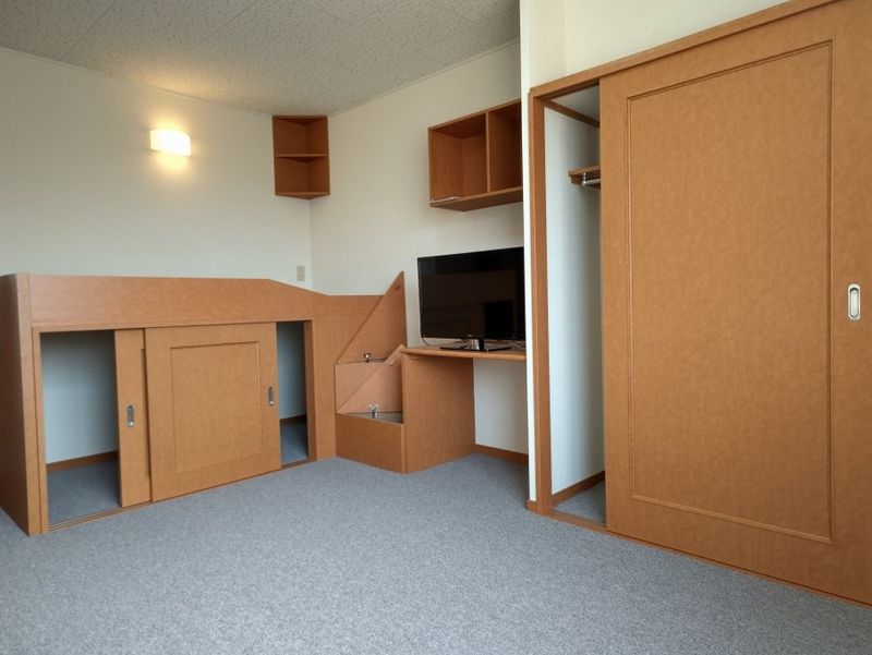 レオパレスルース 居間