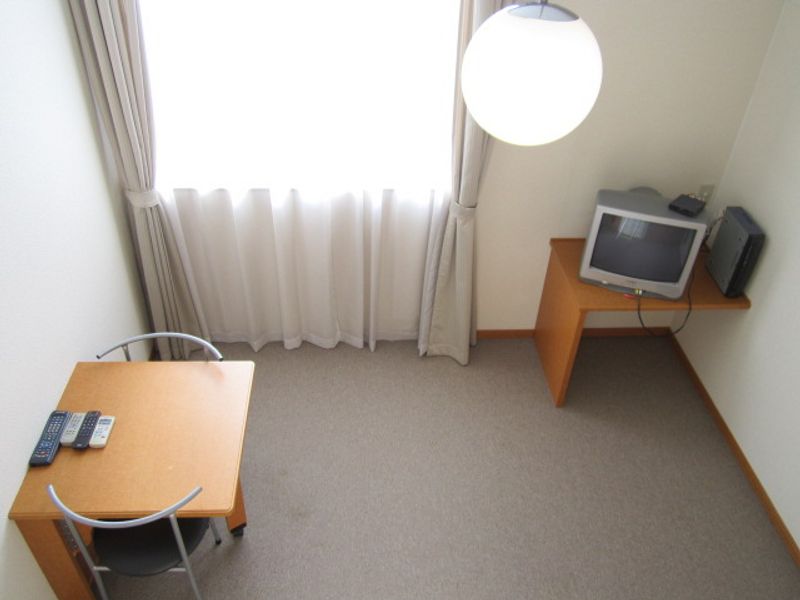 レオパレスサニーホームズ 居間