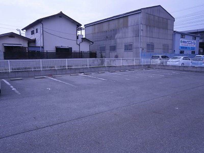 レオパレスまついⅡ 駐車場
