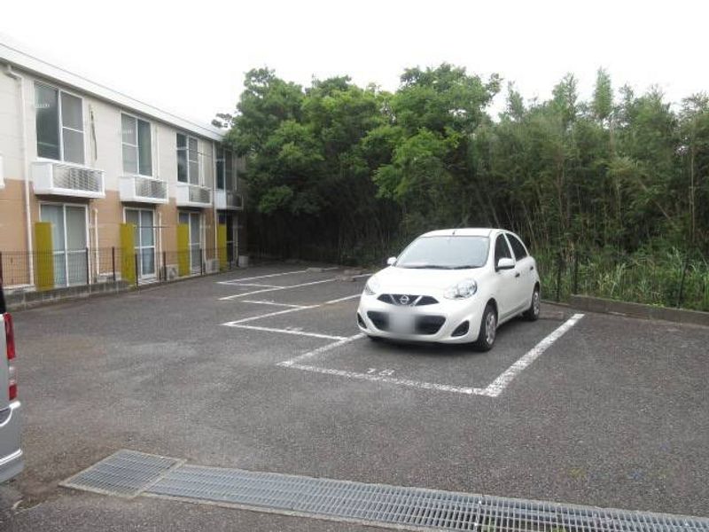 レオパレスいちごＣ 駐車場