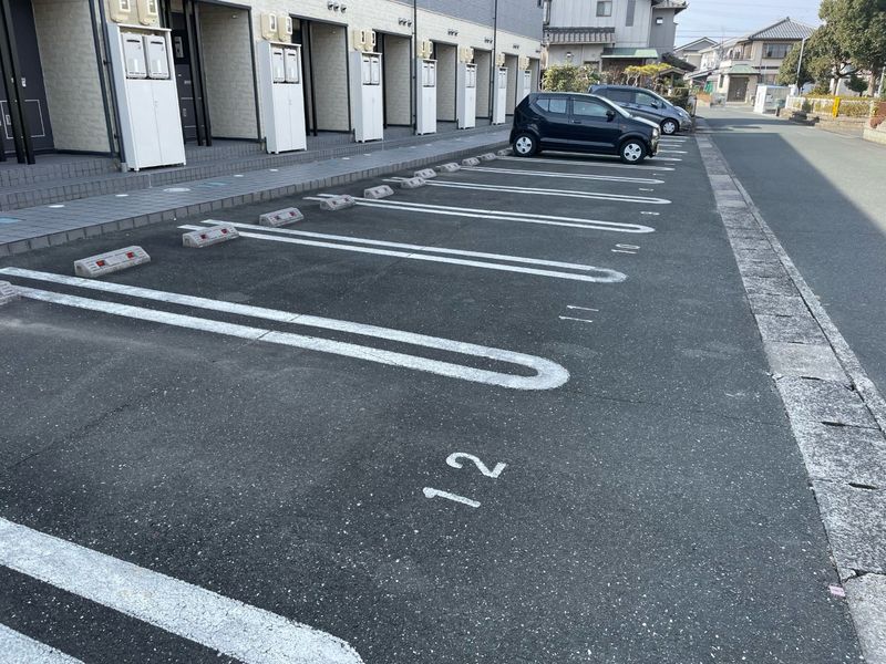 レオパレスムツミ 駐車場