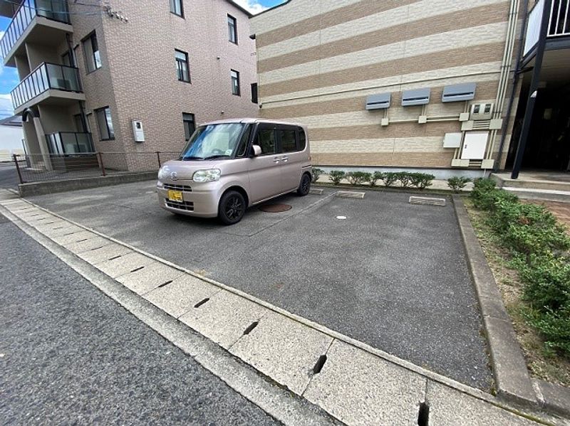 レオパレスタカス 駐車場