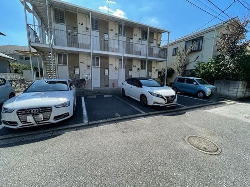 レオパレスメゾン 駐車場
